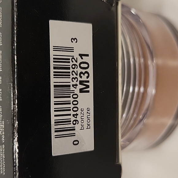 Smooth Minerals foundation, New in box, no tags - Picture 3 of 4